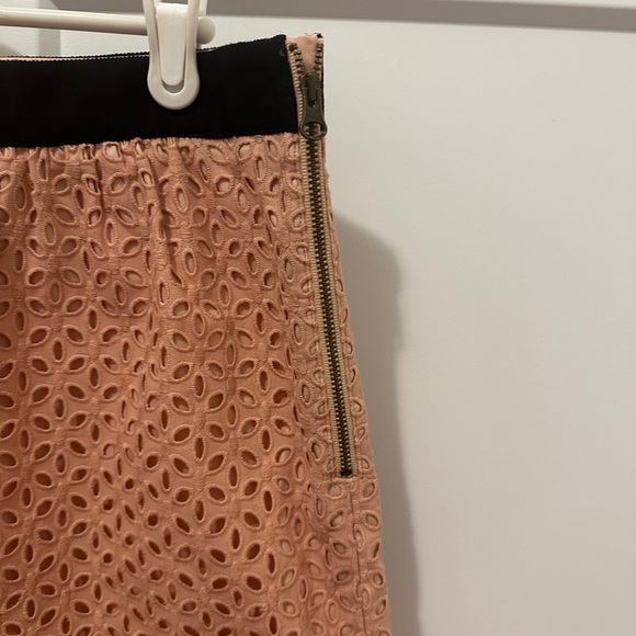 Ann Taylor Loft Coral Pink Eyelet Floral Mini Skirt Size 6 Women’s - Picture 2 of 9